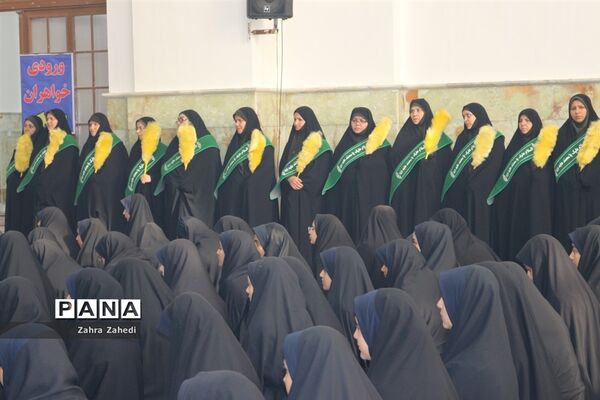 تشییع شهید گمنام در جمع دانش‌آموزان دهه هشتادی