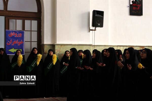 تشییع شهید گمنام در جمع دانش‌آموزان دهه هشتادی