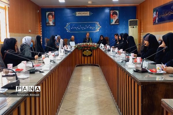 کارگاه تخصصی هم‌اندیشی روسای شورای دانش‌آموزی ناحیه ۲ اراک