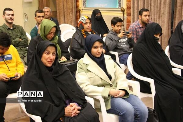 مراسم تجلیل از دانشجویان رتبه برتر کنکور سراسری در دفتر امام جمعه بخش رودهن