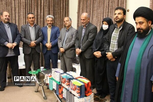 مراسم تجلیل از دانشجویان رتبه برتر کنکور سراسری در دفتر امام جمعه بخش رودهن