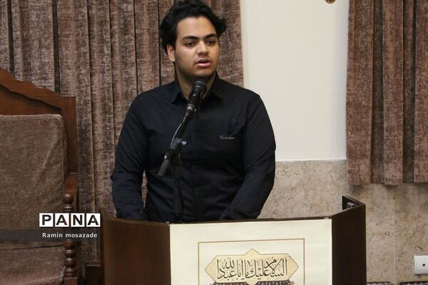 مراسم تجلیل از دانشجویان رتبه برتر کنکور سراسری در دفتر امام جمعه بخش رودهن