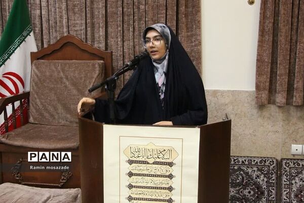 مراسم تجلیل از دانشجویان رتبه برتر کنکور سراسری در دفتر امام جمعه بخش رودهن