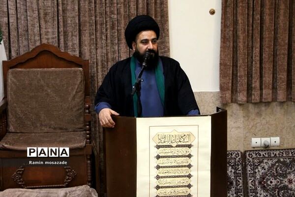 مراسم تجلیل از دانشجویان رتبه برتر کنکور سراسری در دفتر امام جمعه بخش رودهن