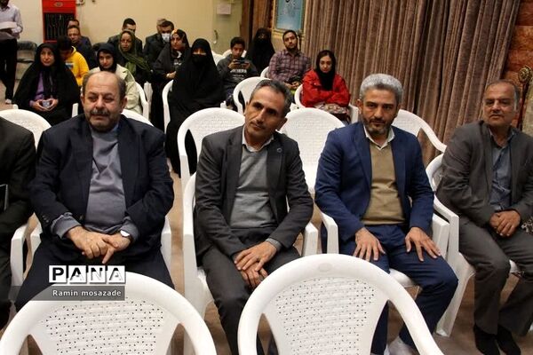 مراسم تجلیل از دانشجویان رتبه برتر کنکور سراسری در دفتر امام جمعه بخش رودهن