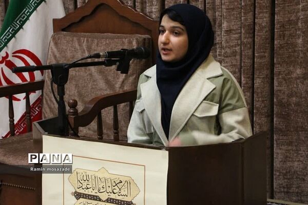 مراسم تجلیل از دانشجویان رتبه برتر کنکور سراسری در دفتر امام جمعه بخش رودهن