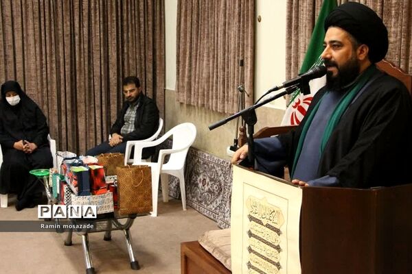 مراسم تجلیل از دانشجویان رتبه برتر کنکور سراسری در دفتر امام جمعه بخش رودهن