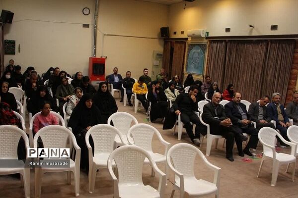 مراسم تجلیل از دانشجویان رتبه برتر کنکور سراسری در دفتر امام جمعه بخش رودهن
