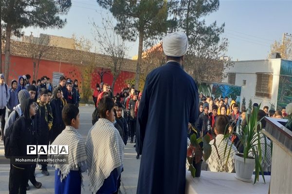 حضور صمیمی نماینده ترشیز کهن به همراه مدیر آموزش و پرورش در دبیرستان آیت الله خامنه‌ای خلیل  آباد