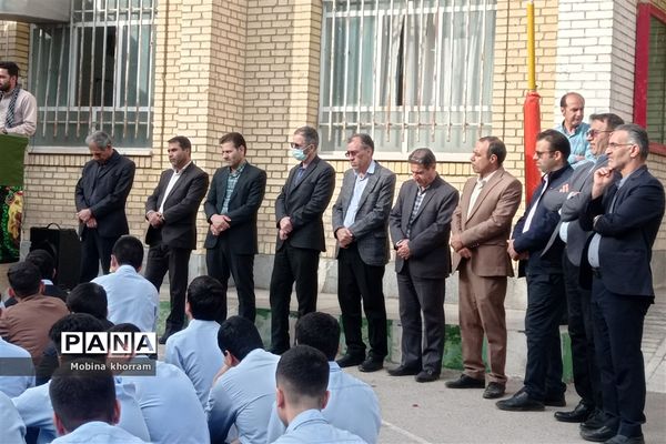 مراسم استقبال از پیکر شهید گمنام درمدرسه پسرانه خورسندیان(۲)