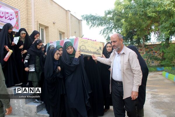 دانش‌آموزان بوشهری با شهید گمنام وداع کردند