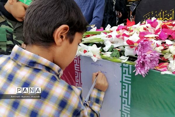 تشییع شهید گمنام در دبستان غنچه ها ولایت 2 ناحیه 3 شیراز