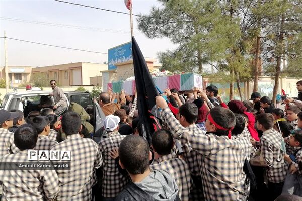 تشییع شهید گمنام در دبستان غنچه ها ولایت 2 ناحیه 3 شیراز