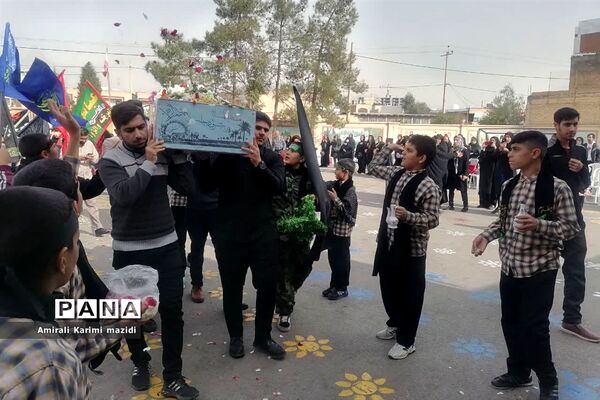 تشییع شهید گمنام در دبستان غنچه ها ولایت 2 ناحیه 3 شیراز