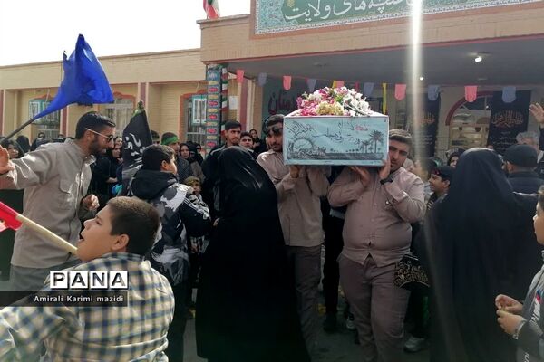 تشییع شهید گمنام در دبستان غنچه ها ولایت 2 ناحیه 3 شیراز