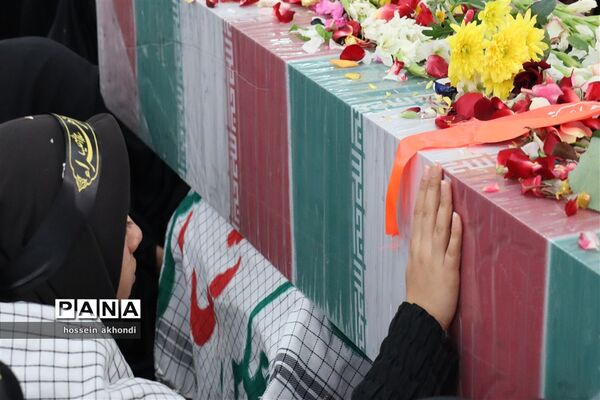 تشییع شهید زهرایی تبار در مدارس شهرستان میبد