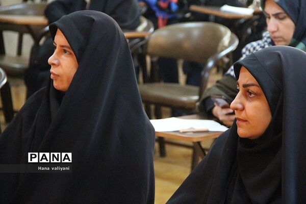 برگزاری جلسه توانمندسازی دبیران درس تفکر و سبک زندگی در اداره آموزش و پرورش ناحیه یک شهرری