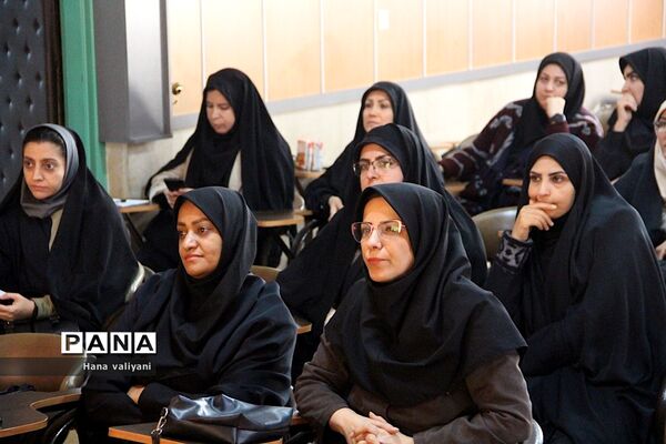 برگزاری جلسه توانمندسازی دبیران درس تفکر و سبک زندگی در اداره آموزش و پرورش ناحیه یک شهرری
