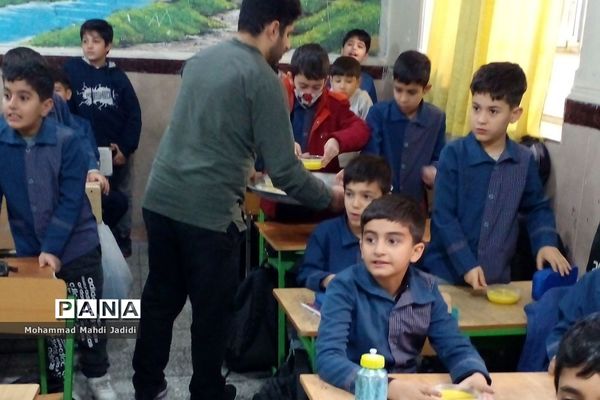 پخش نذری به‌مناسبت شهادت حضرت زهرا (س)