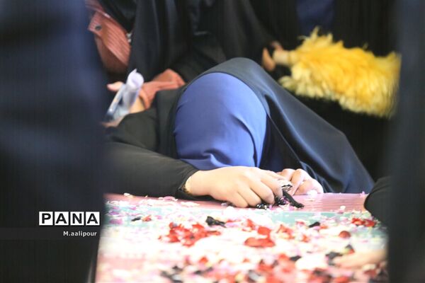 استقبال دانش‌آموزان از شهدای گمنام