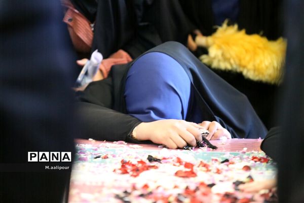 استقبال دانش‌آموزان از شهدای گمنام