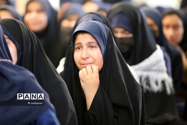 استقبال دانش‌آموزان از شهدای گمنام