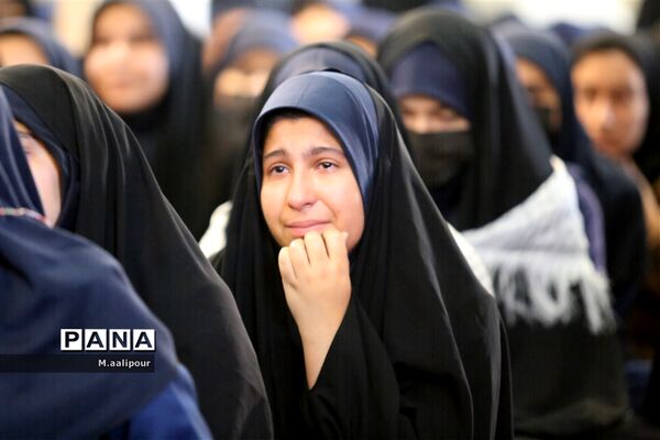 استقبال دانش‌آموزان از شهدای گمنام