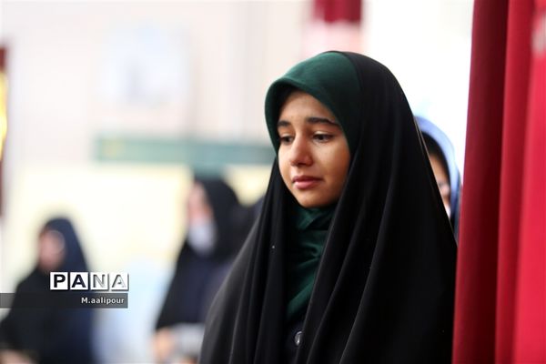 استقبال دانش‌آموزان از شهدای گمنام