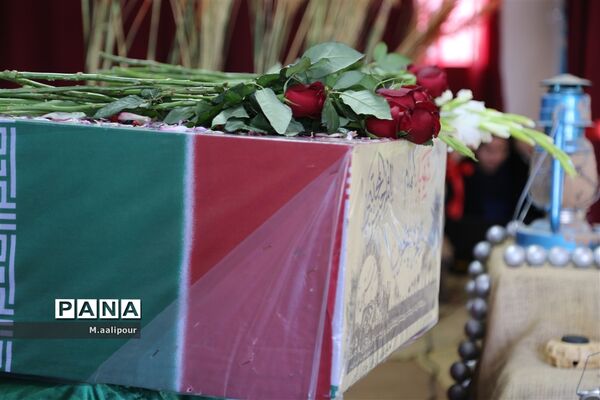 استقبال دانش‌آموزان از شهدای گمنام