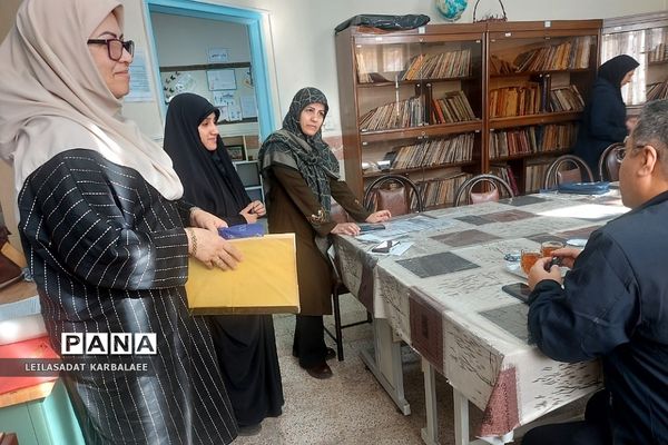بازدید کارشناسان حوزه پرورشی از مدارس کهریزک