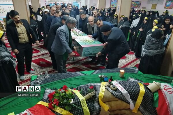 استقبال از پیکر مطهر شهید گمنام در مدرسه شاهد مریم قم
