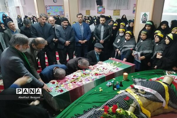 استقبال از پیکر مطهر شهید گمنام در مدرسه شاهد مریم قم