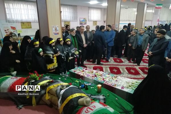استقبال از پیکر مطهر شهید گمنام در مدرسه شاهد مریم قم
