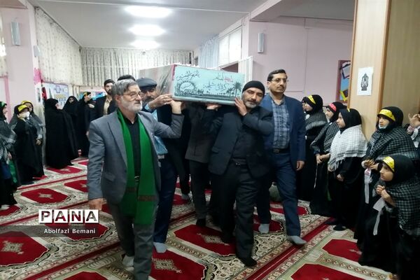 استقبال از پیکر مطهر شهید گمنام در مدرسه شاهد مریم قم