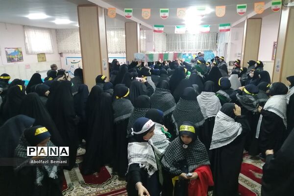 استقبال از پیکر مطهر شهید گمنام در مدرسه شاهد مریم قم