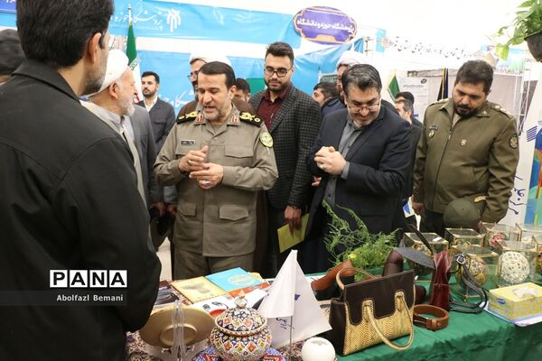 بازدیدرئیس بنیاد حفظ آثار و نشر ارزش‌های دفاع مقدس از تولیدات فناورانه دانش‌آموزان در قم