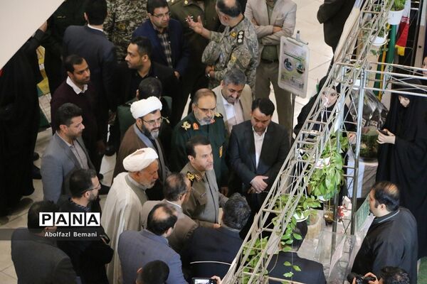 بازدیدرئیس بنیاد حفظ آثار و نشر ارزش‌های دفاع مقدس از تولیدات فناورانه دانش‌آموزان در قم