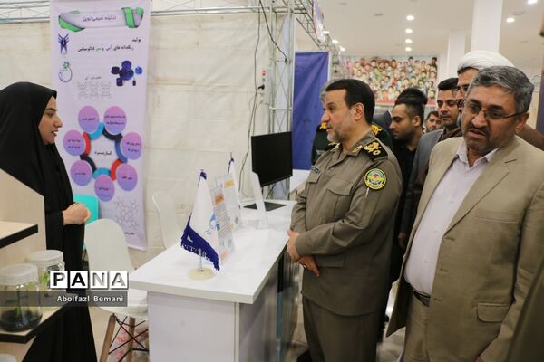 بازدیدرئیس بنیاد حفظ آثار و نشر ارزش‌های دفاع مقدس از تولیدات فناورانه دانش‌آموزان در قم