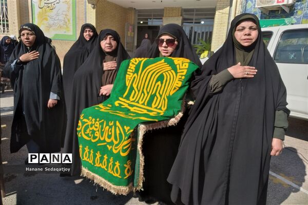 دبیرستان دخترانه فرزانگان 3 ناحیه 3 شیراز میزبان شهید گمنام شد