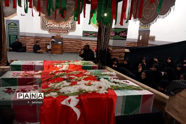 حضور دانشجویان دانشگاه فنی و حرفه‌ای قم در معراج الشهدای گمنام قم