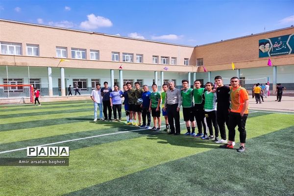 برگزاری المپیاد ورزشی درون مدرسه‌ای در دبیرستان نمازی