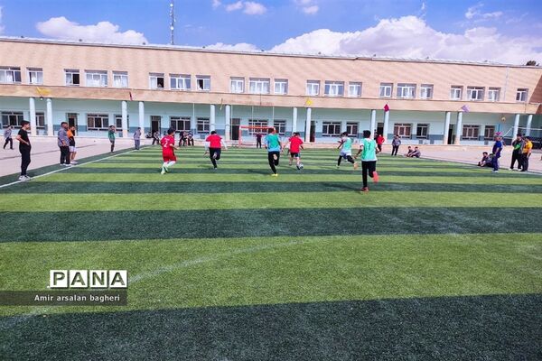 برگزاری المپیاد ورزشی درون مدرسه‌ای در دبیرستان نمازی
