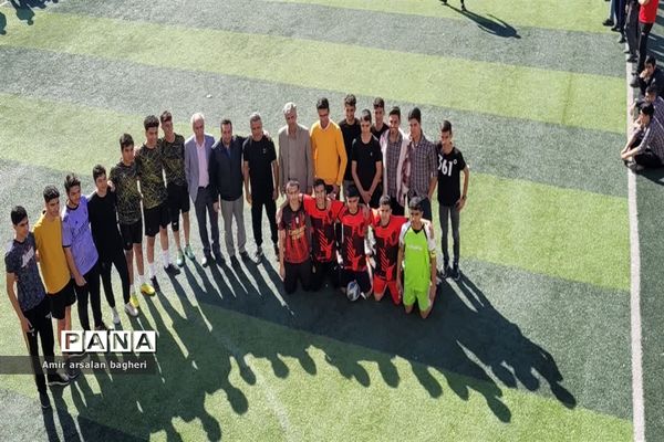 برگزاری المپیاد ورزشی درون مدرسه‌ای در دبیرستان نمازی