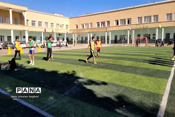 برگزاری المپیاد ورزشی درون مدرسه‌ای در دبیرستان نمازی