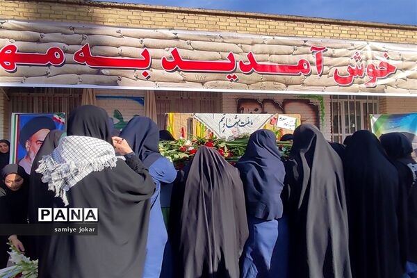 آیین استقبال و تشییع شهید گمنام در مدارس شهرستان سروستان