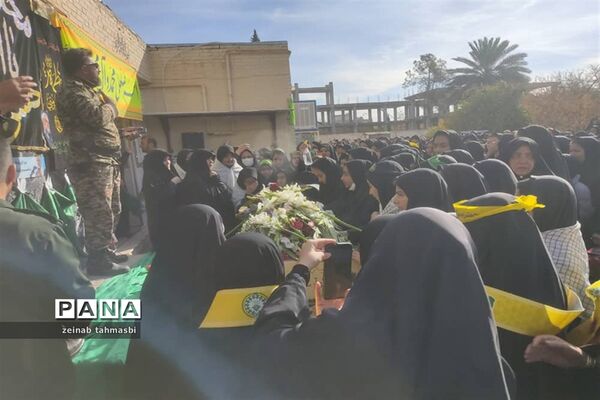 آیین استقبال و تشییع شهید گمنام در مدارس شهرستان سروستان