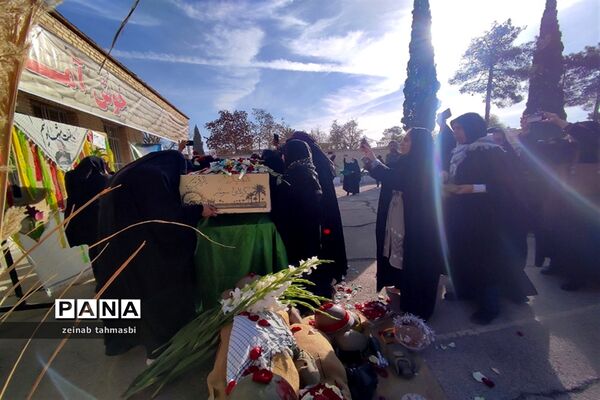 آیین استقبال و تشییع شهید گمنام در مدارس شهرستان سروستان