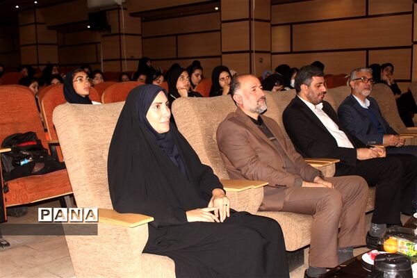 کارگاه آموزشی طرح هر مدرسه یک خبرنگار  ویژه مدارس دخترانه مقطع متوسطه آموزش و پرورش منطقه۴