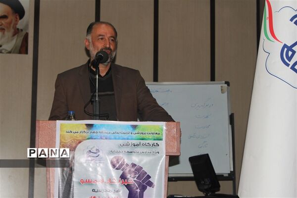 کارگاه آموزشی طرح هر مدرسه یک خبرنگار  ویژه مدارس دخترانه مقطع متوسطه آموزش و پرورش منطقه۴