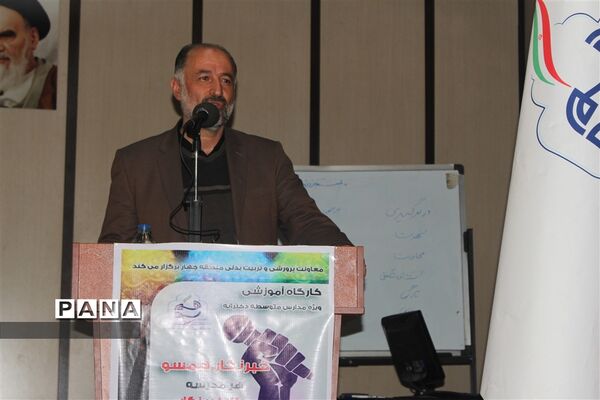 کارگاه آموزشی طرح هر مدرسه یک خبرنگار  ویژه مدارس دخترانه مقطع متوسطه آموزش و پرورش منطقه۴